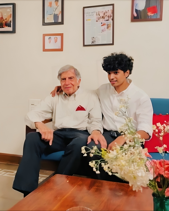 उद्योगपती रतन टाटा आणि युवा शांतनू नायडू यांच्यात कुत्र्यांमुळे झाली मैत्री | Ratan Tata and Shantanu Naidu Friendship 6 Ratan Tata and Shantanu Naidu Friendship